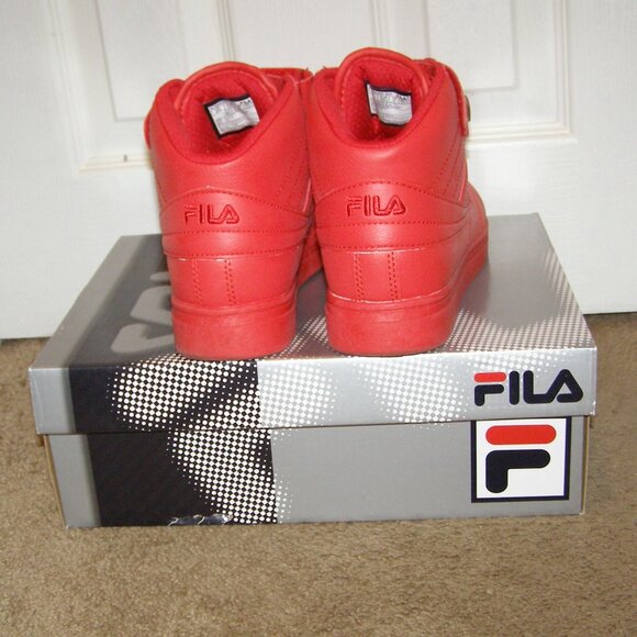 FILA Size 8.5 womens Low Top Sneakers With Box - Picture 6 of 16